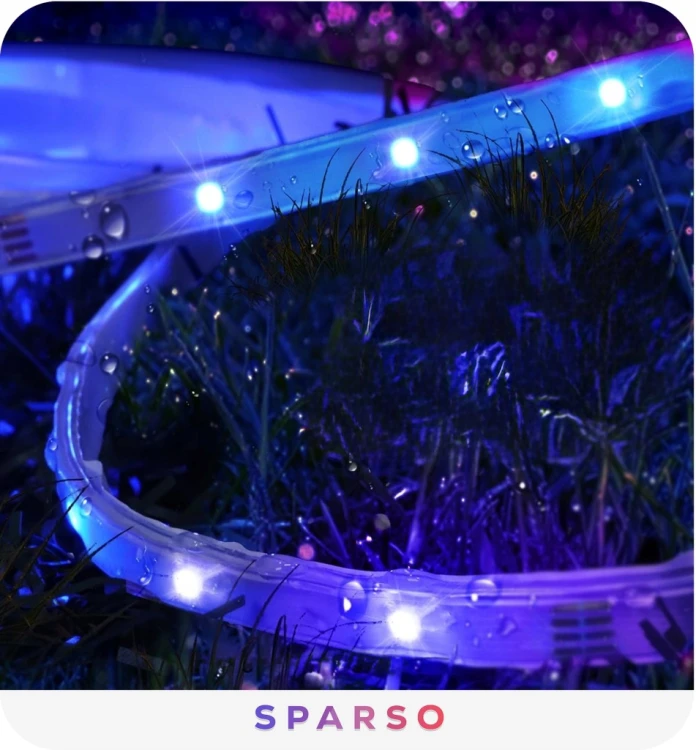 tasma-led-rgb-sparso-niebieska-w-trawie